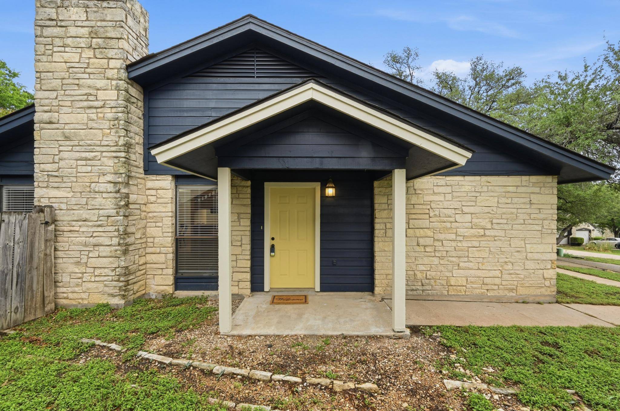 275 Mooring CIR #A, Lakeway, TX 78734