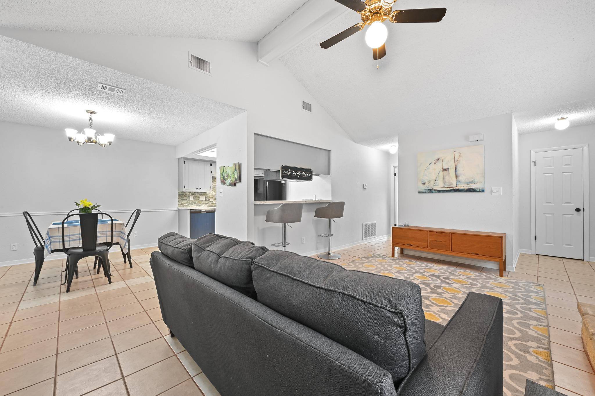 275 Mooring CIR #A, Lakeway, TX 78734