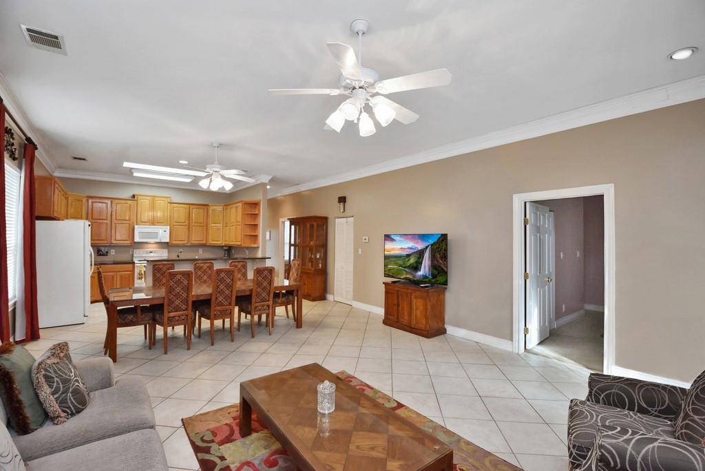 208 E 20th ST, Cameron, TX 76520