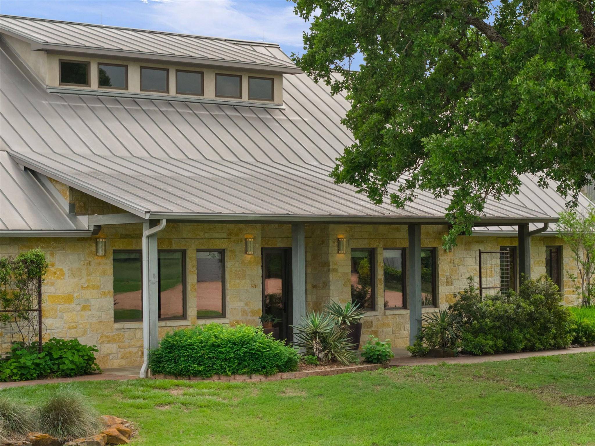 1163 Big Bend LN, Fredericksburg, TX 76824