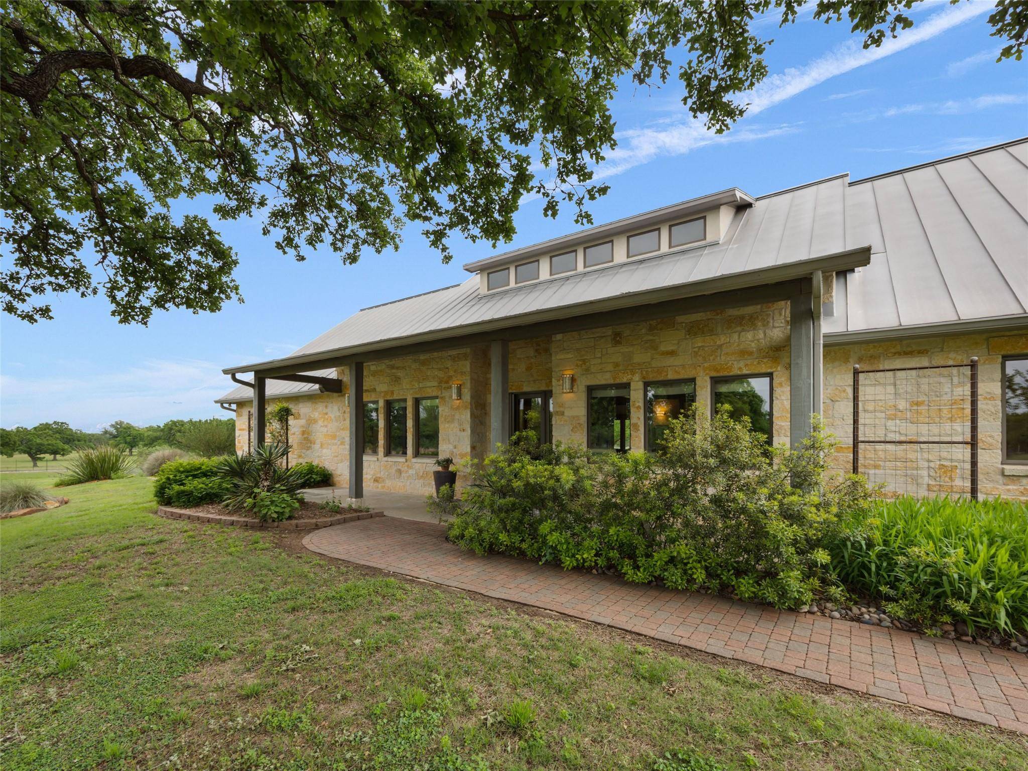 1163 Big Bend LN, Fredericksburg, TX 76824