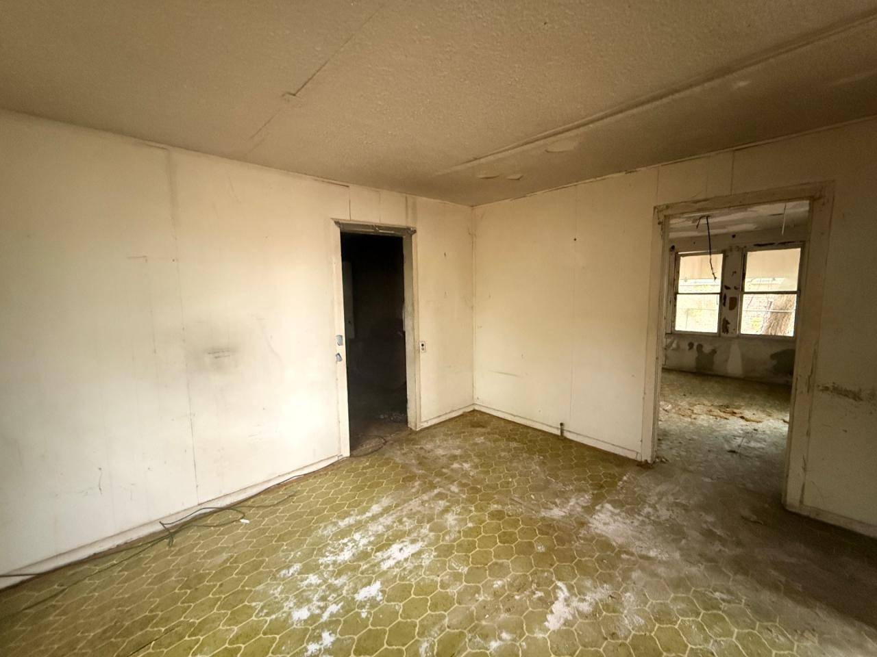 918 S Brazos ST, Lockhart, TX 78644