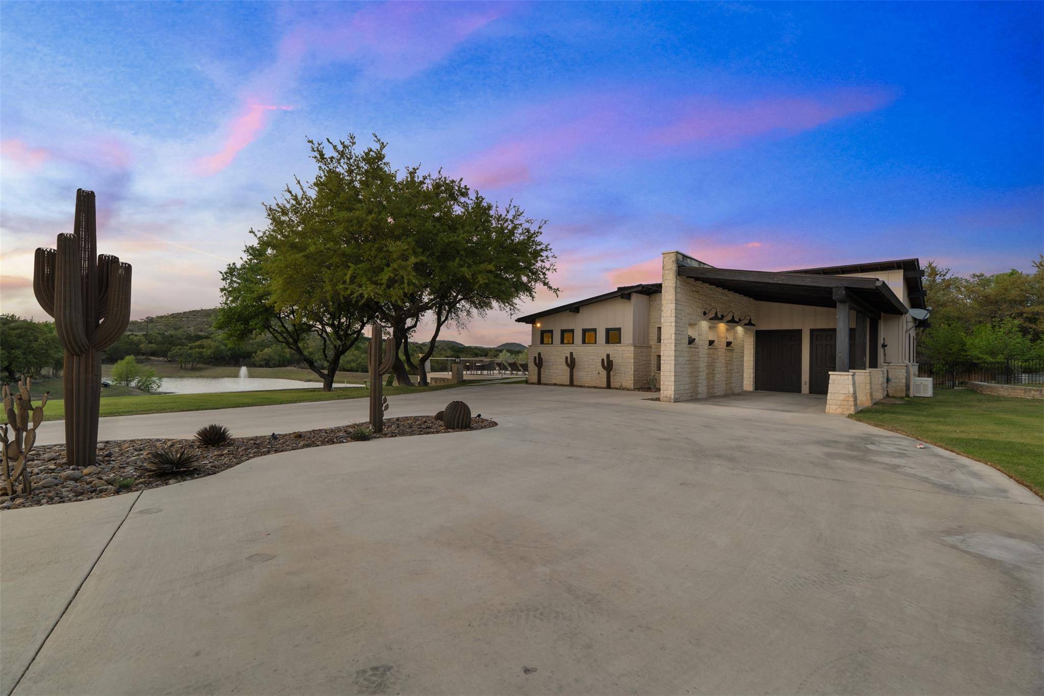 421 Rolling Hills RD, Blanco, TX 78606