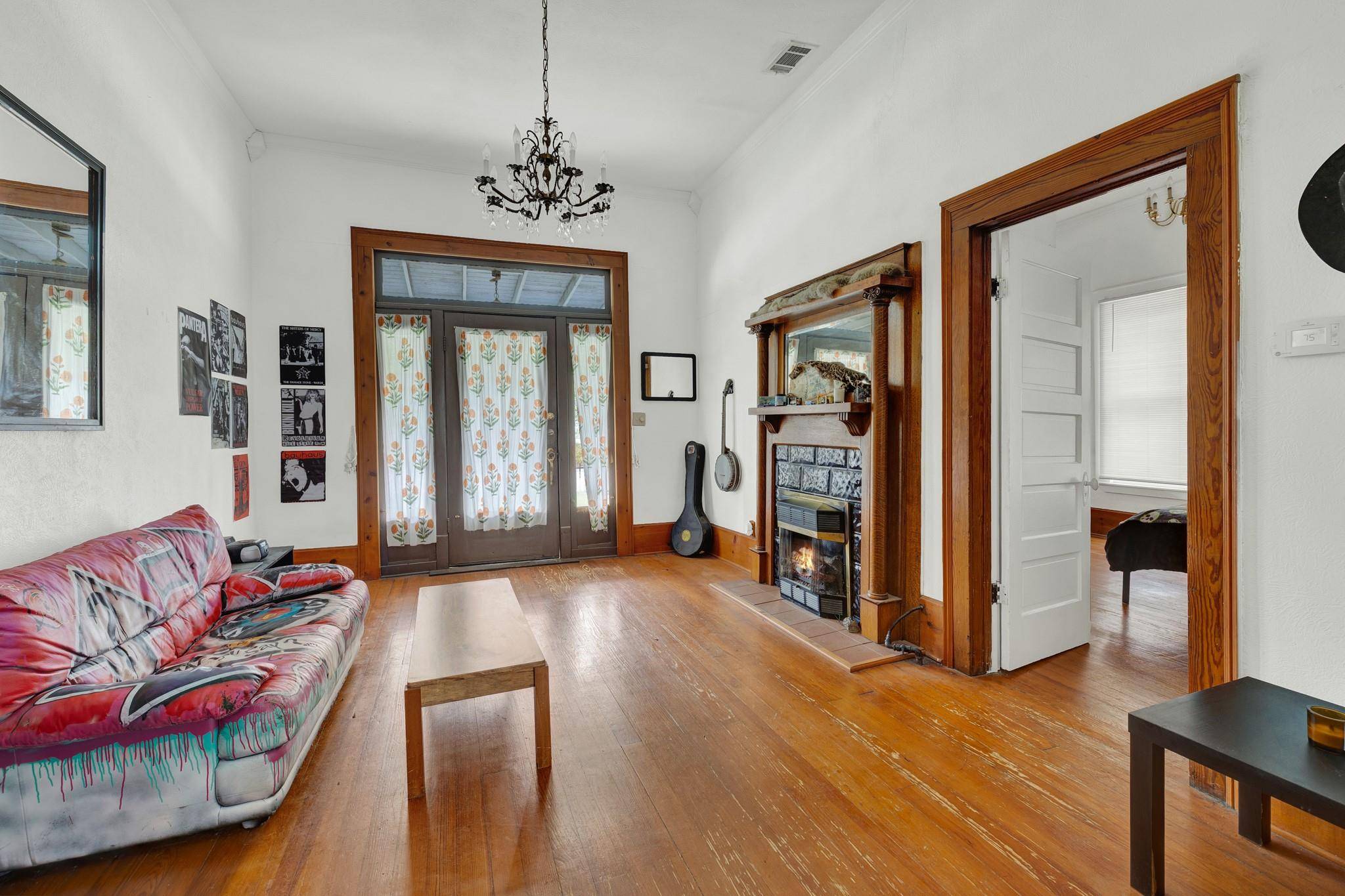 223 N Bishop ST, San Marcos, TX 78666