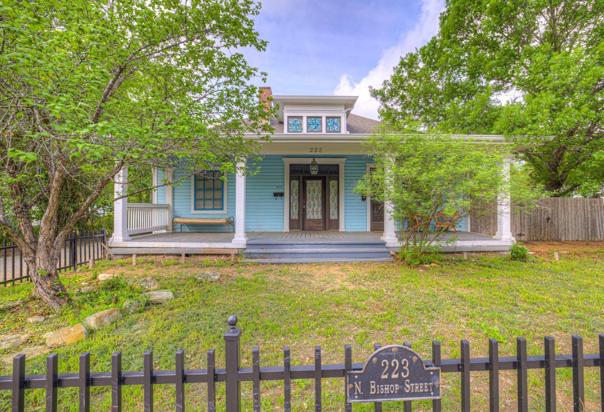 223 N Bishop ST, San Marcos, TX 78666