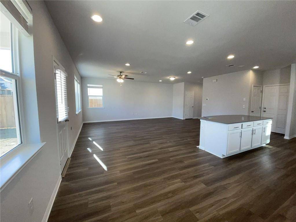 233 Hauser DR, Leander, TX 78641