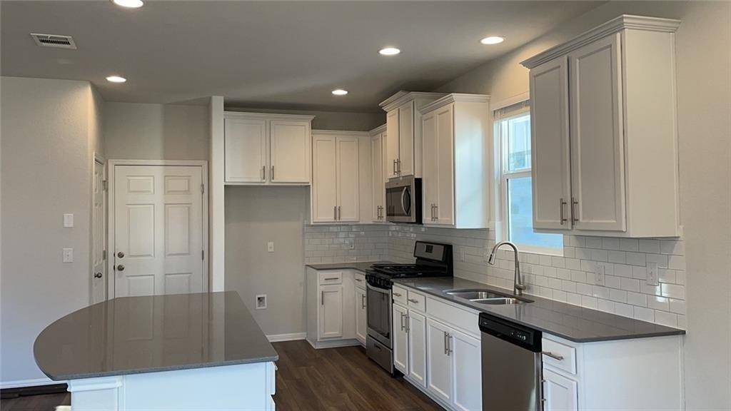 233 Hauser DR, Leander, TX 78641