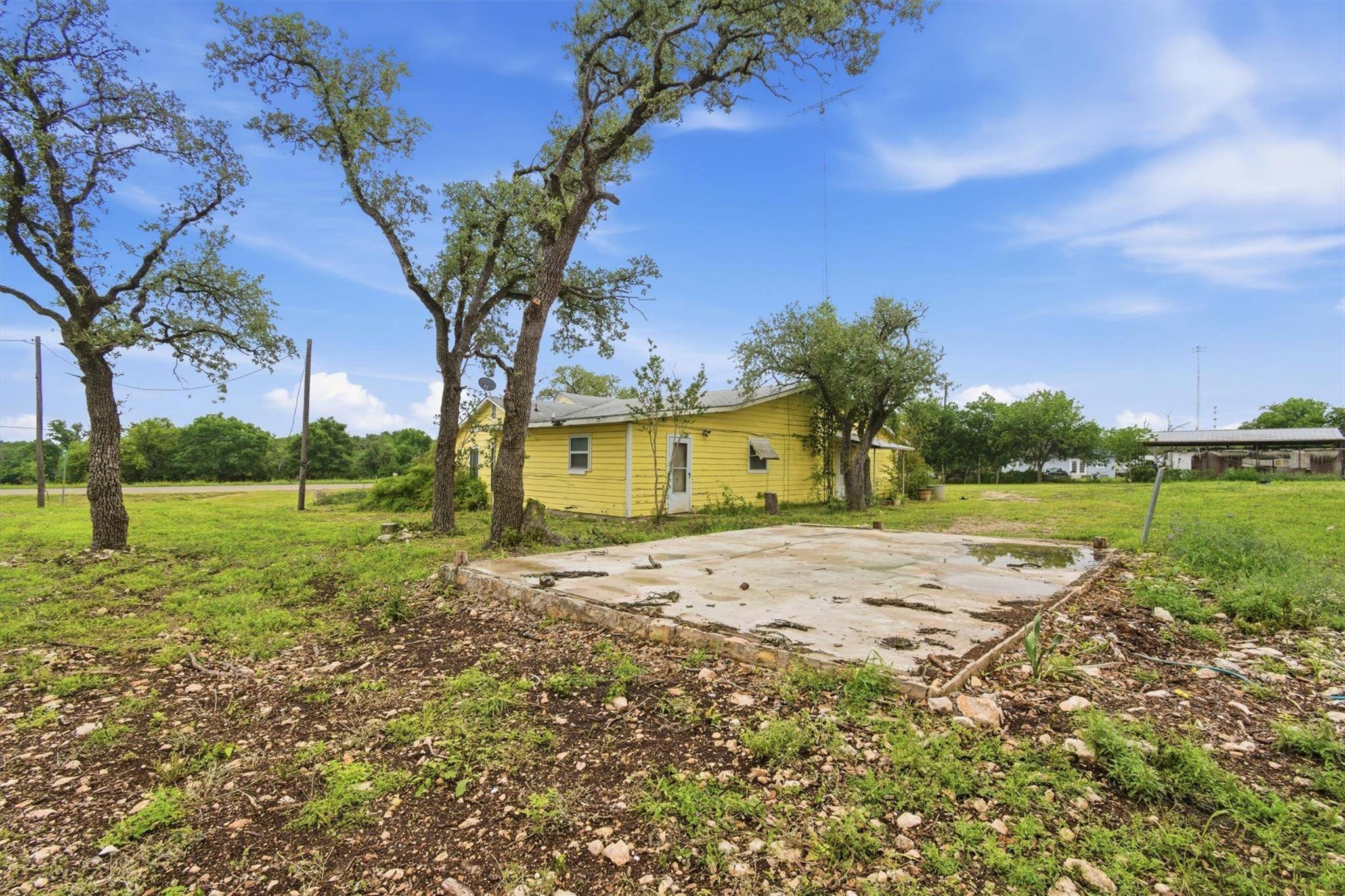 704 Fm 2657, Briggs, TX 78608