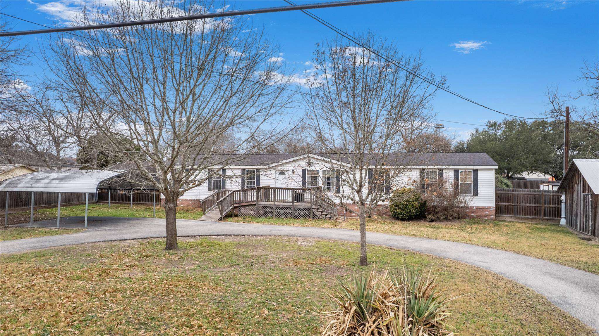 1005 Baumgarten ST, Schulenburg, TX 78956