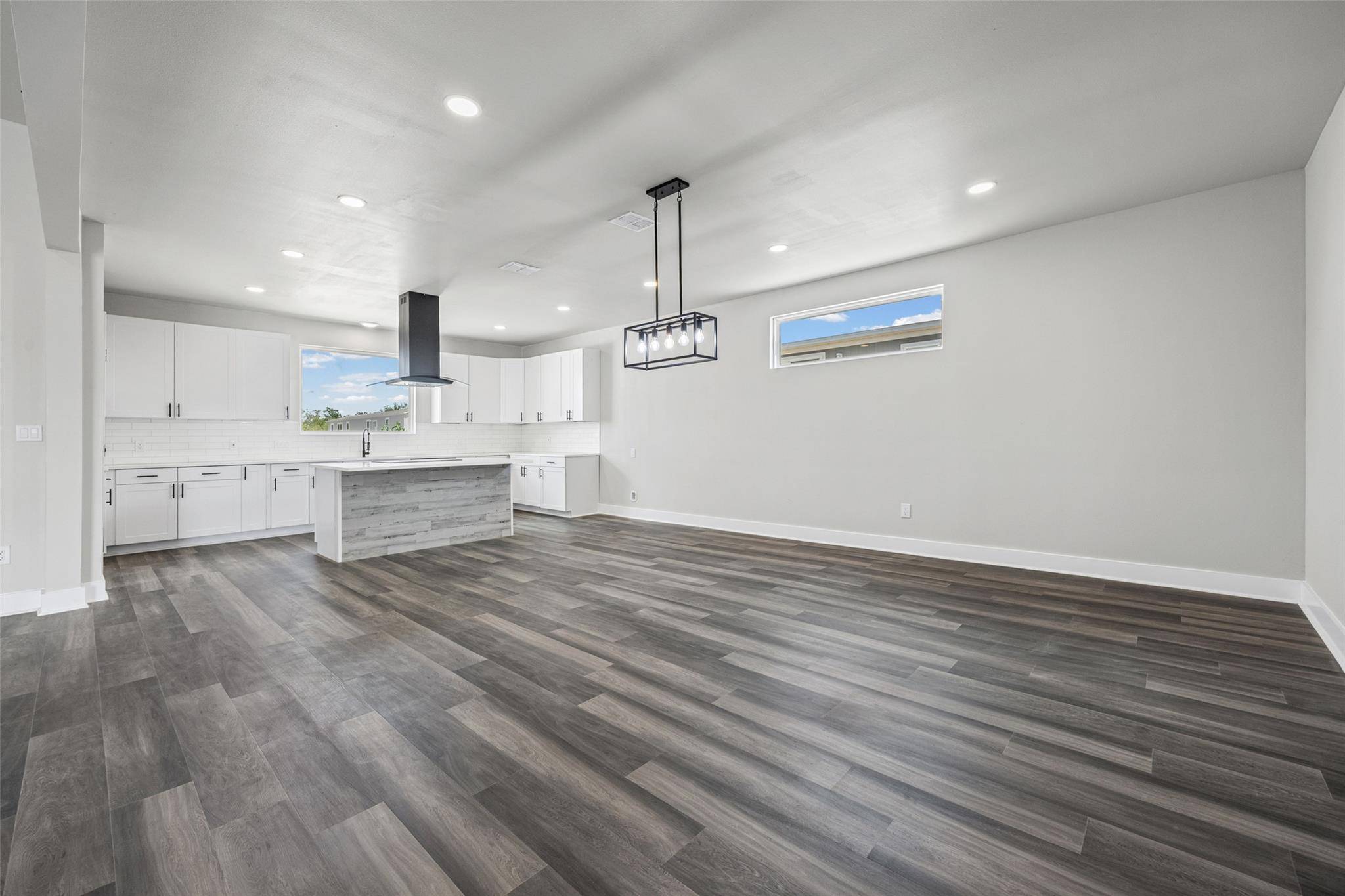306 Centella CIR, Dale, TX 78616