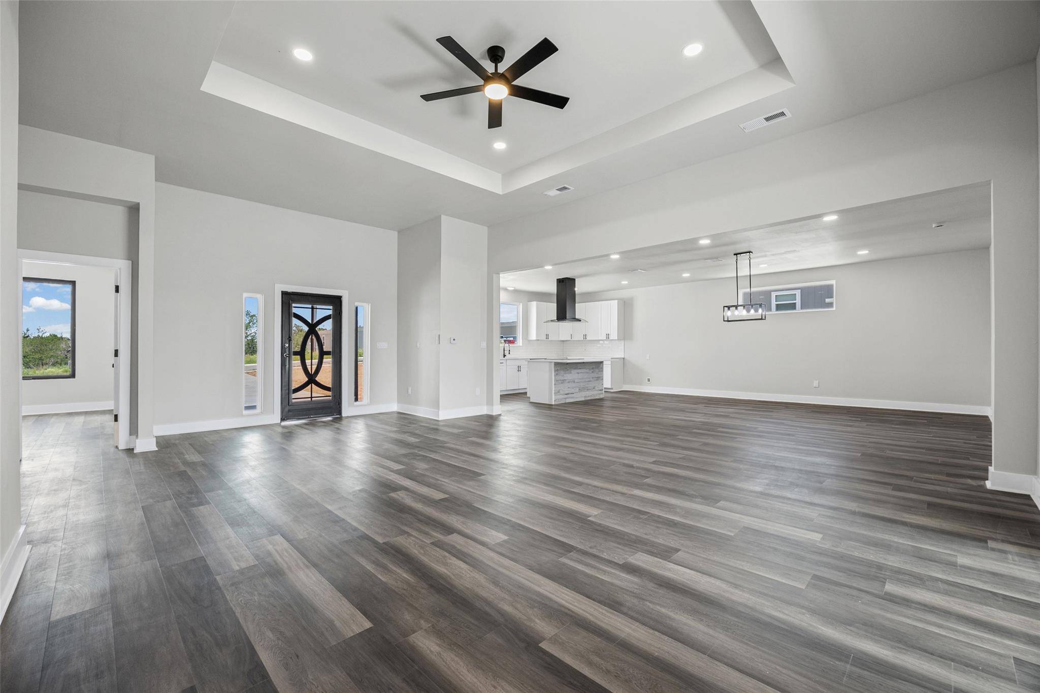 306 Centella CIR, Dale, TX 78616