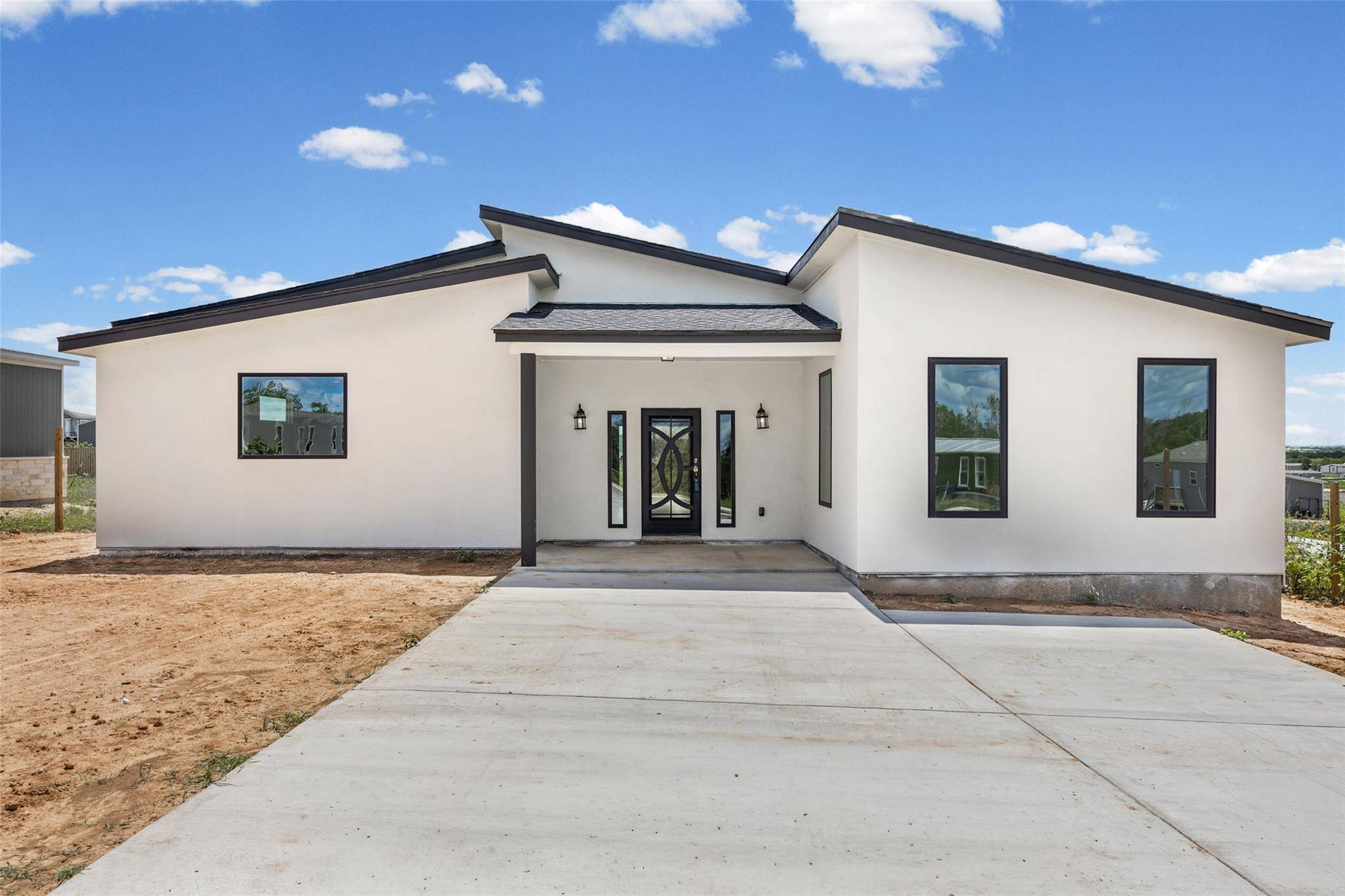 306 Centella CIR, Dale, TX 78616