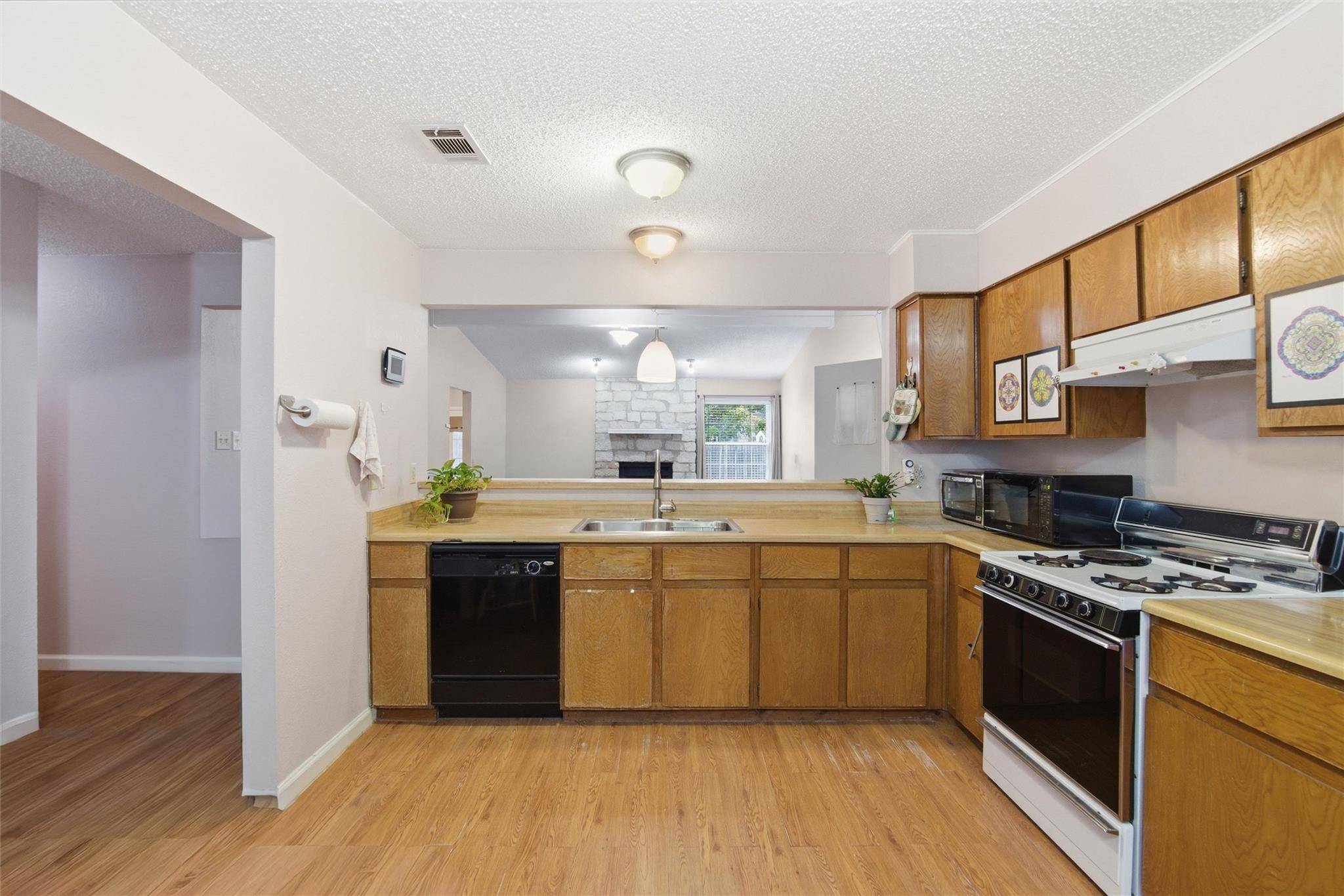 2000 Magazine ST, Austin, TX 78727