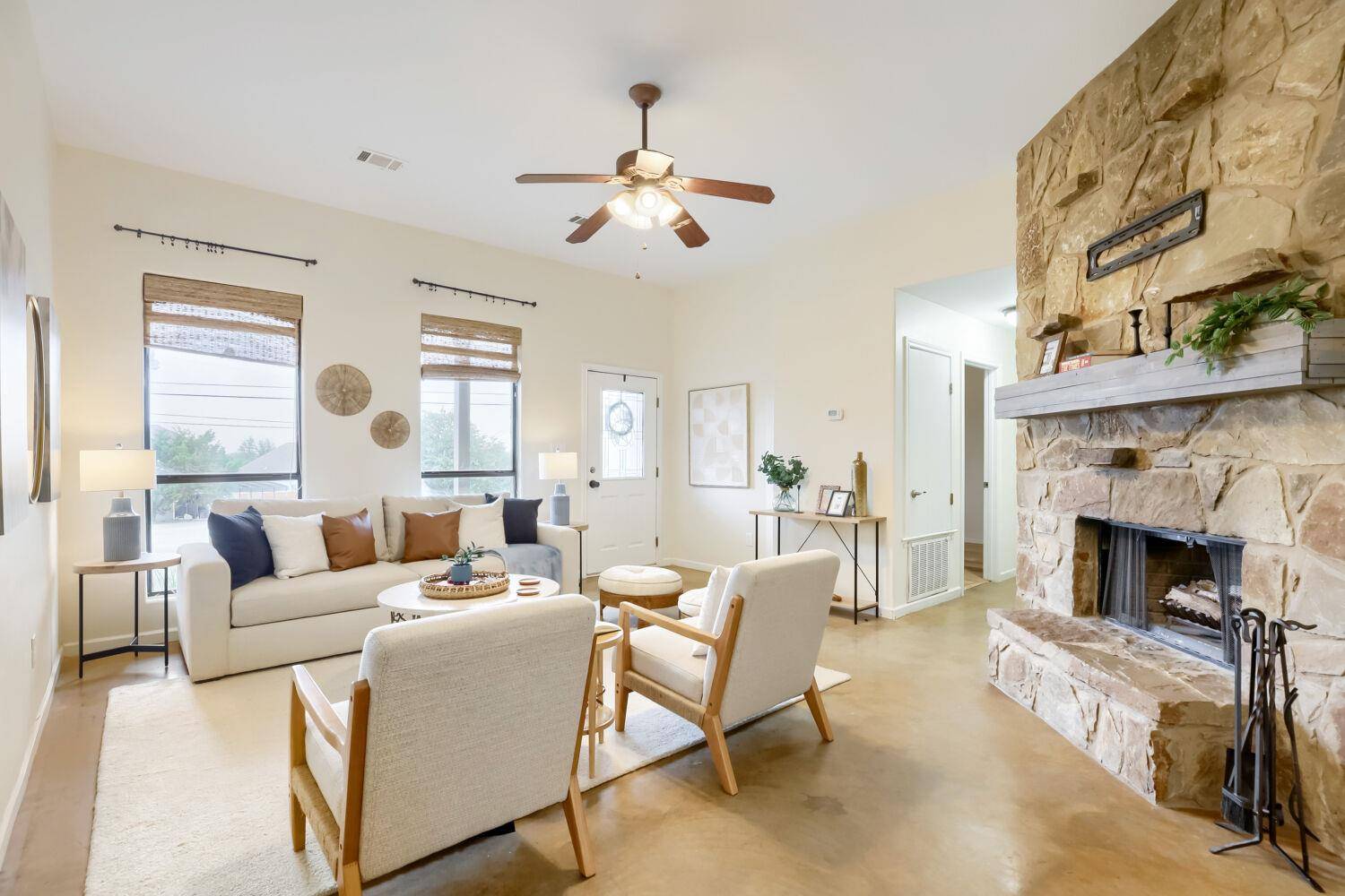 10213 Thomas LN, Dripping Springs, TX 78620