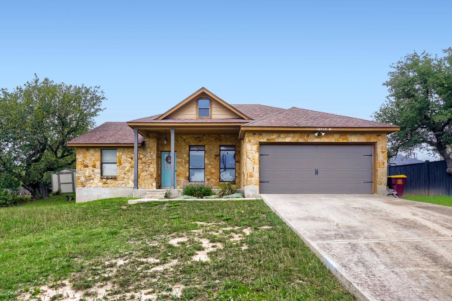 10213 Thomas LN, Dripping Springs, TX 78620