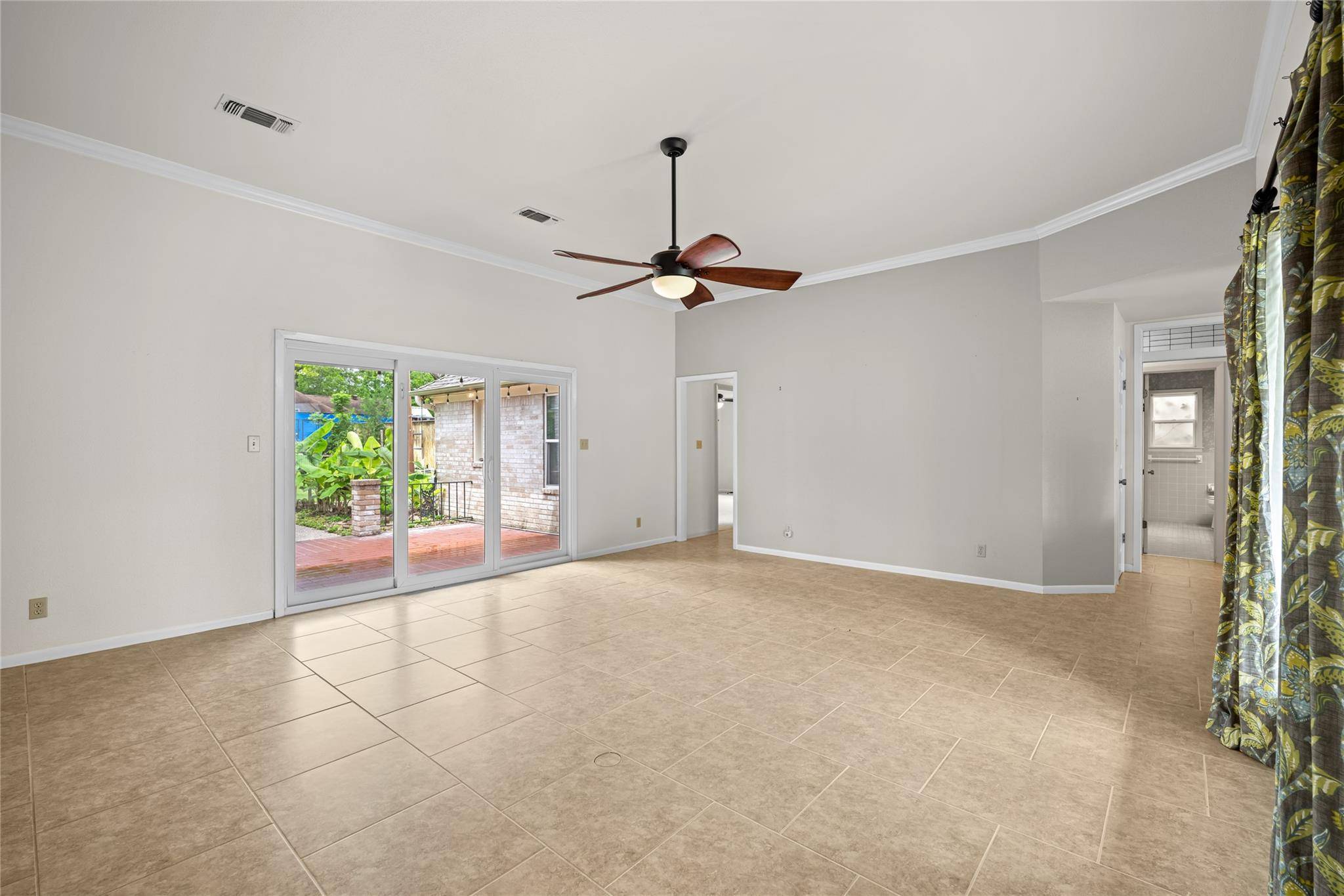 315 E Fannin ST, La Grange, TX 78945