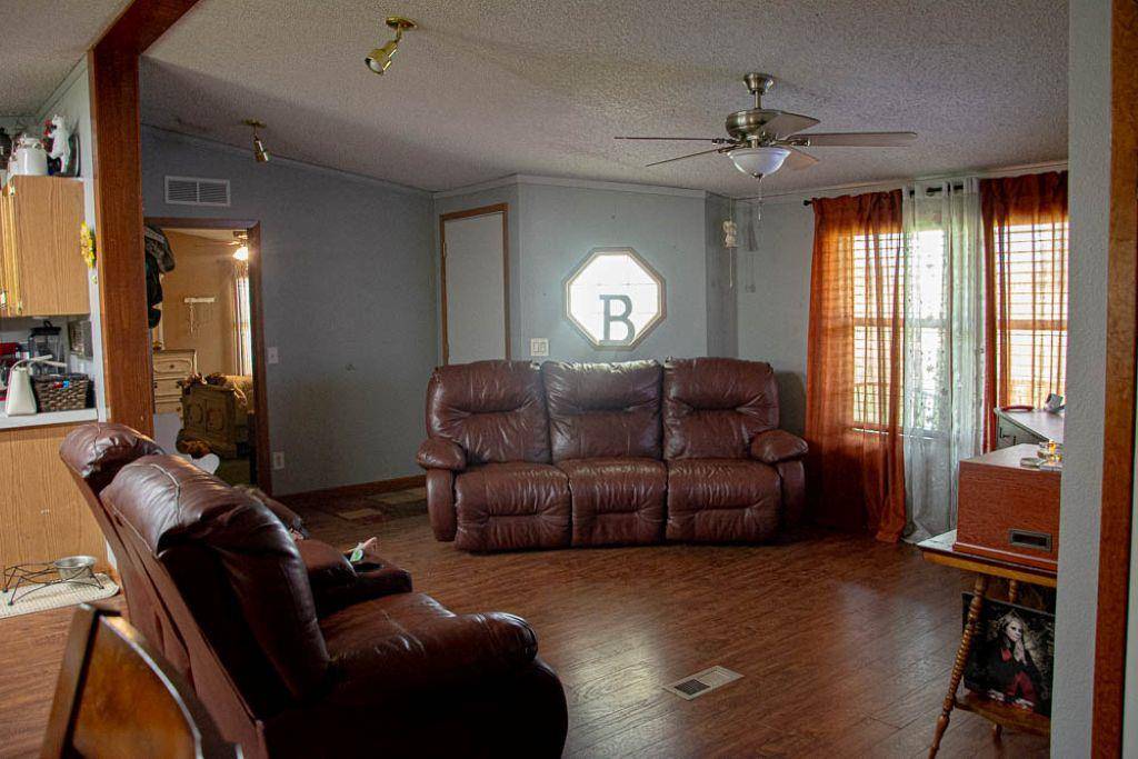 1766 Fm 2104, Paige, TX 78659