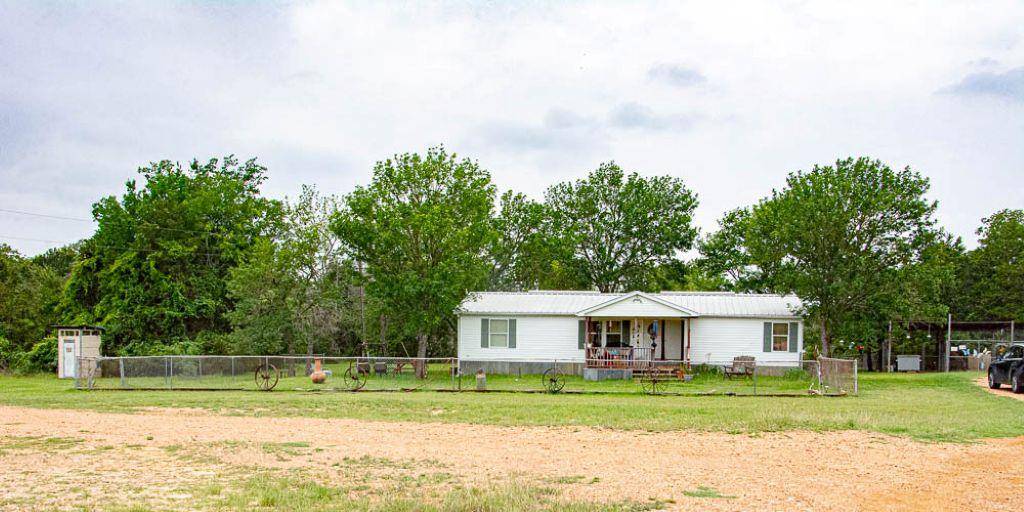 1766 Fm 2104, Paige, TX 78659