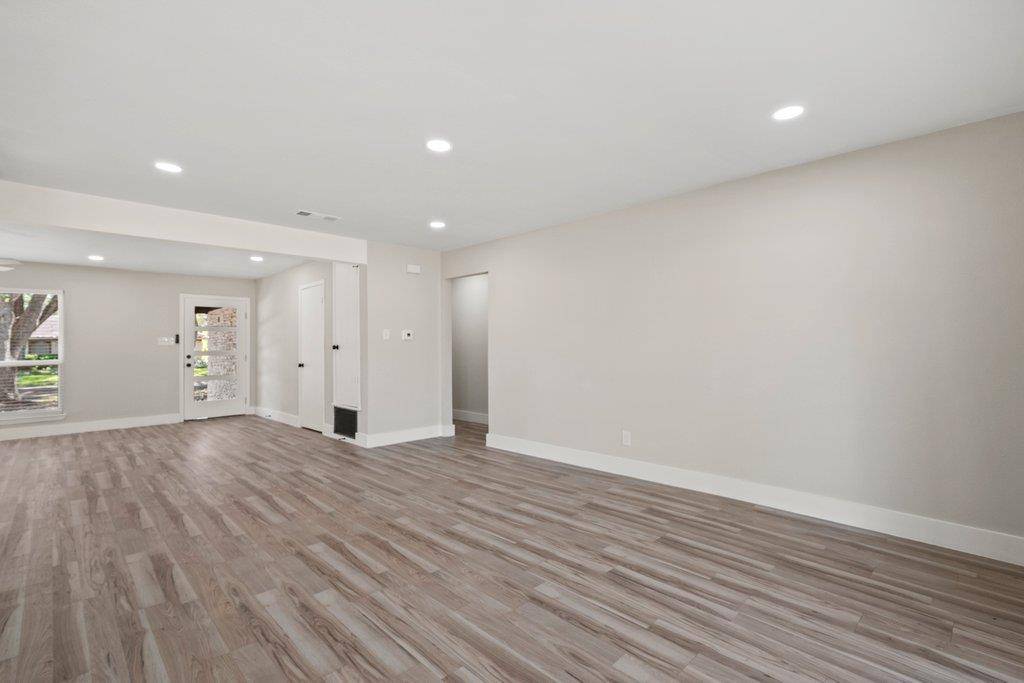 1313 Redbud TRL, Lockhart, TX 78644