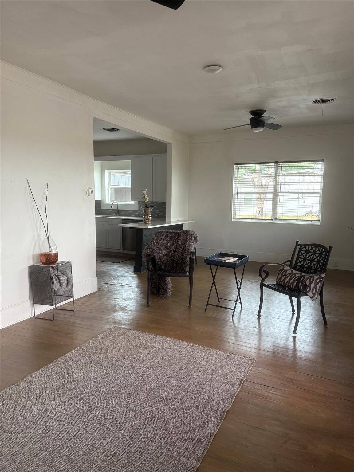 405 East College ST, Llano, TX 78643