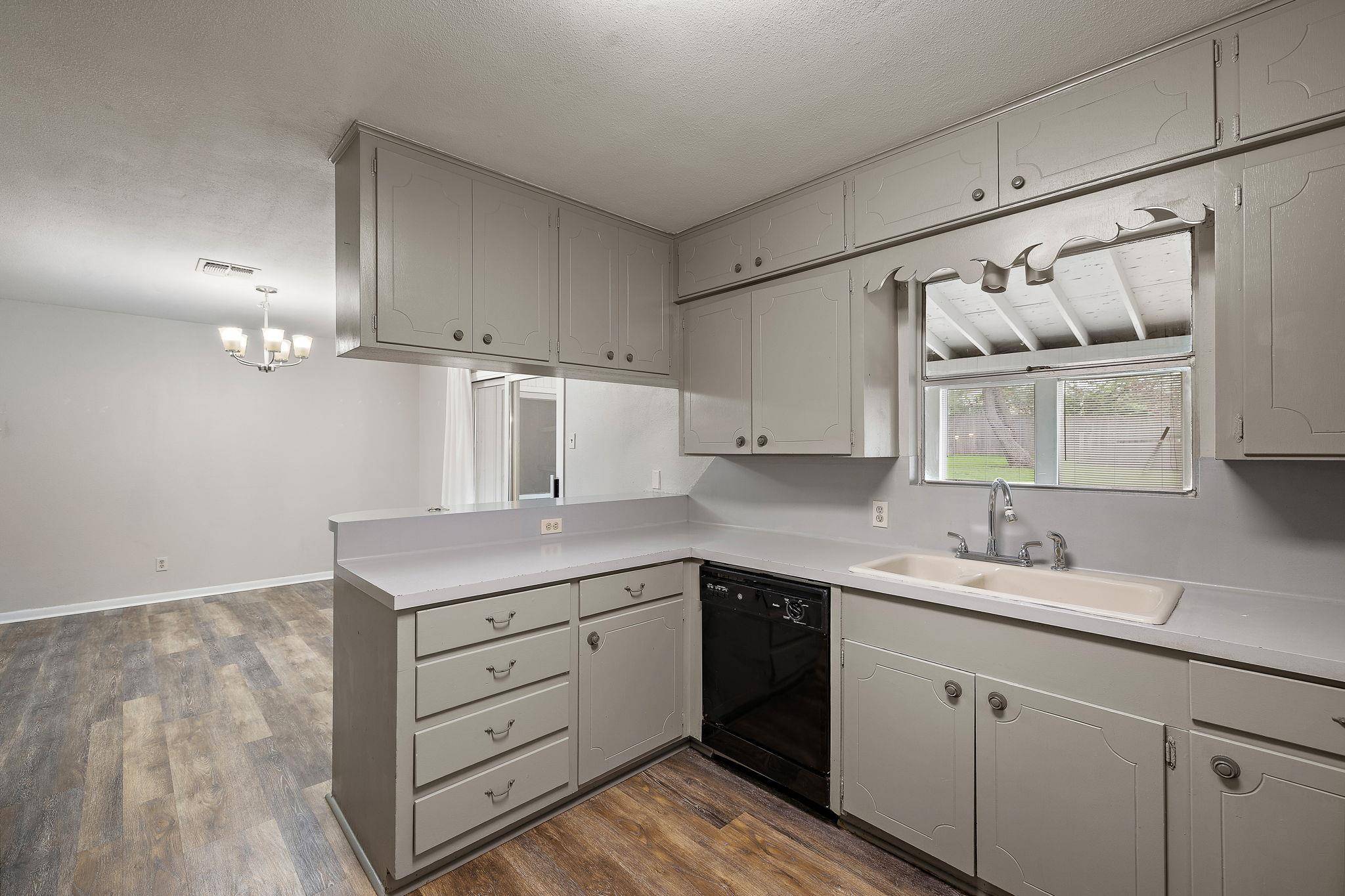 8616 Willowick DR, Austin, TX 78759