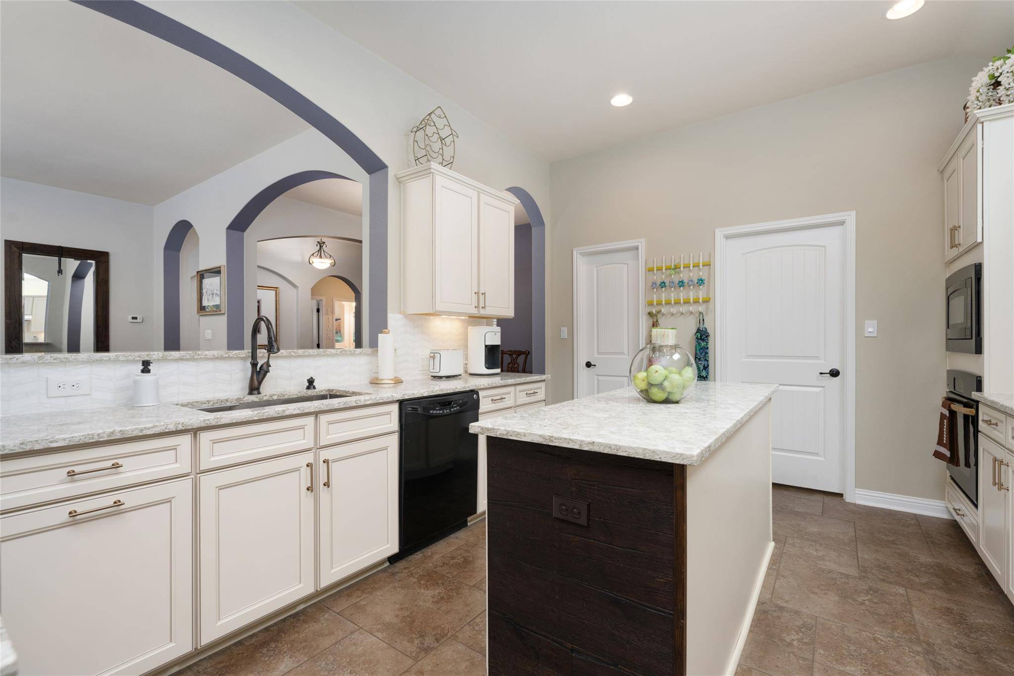 109 Lombardia DR, Lakeway, TX 78734