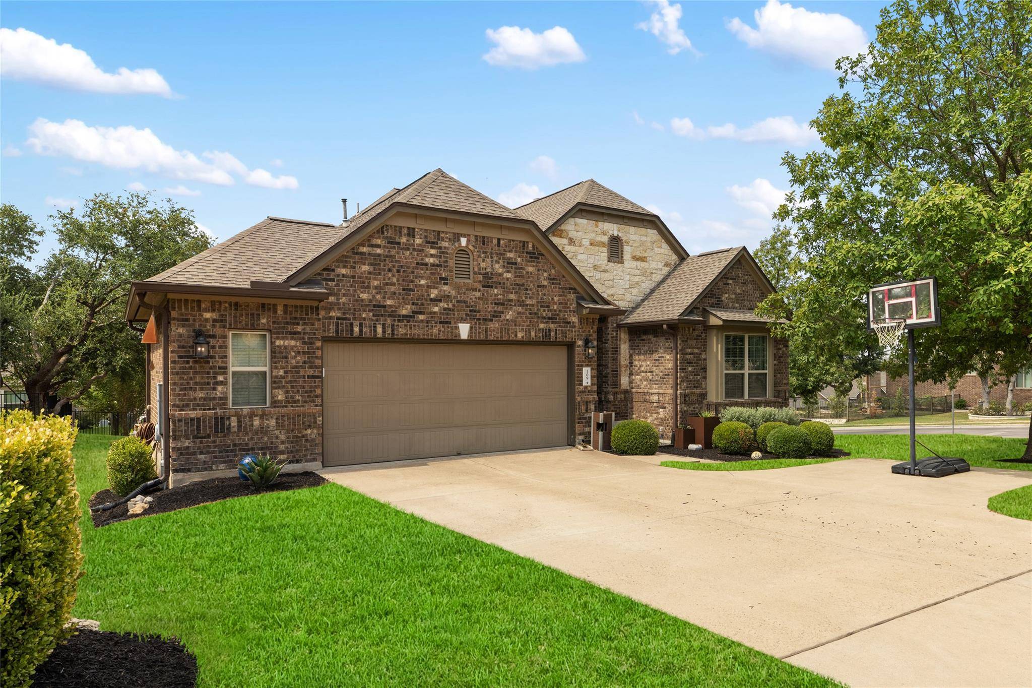 109 Lombardia DR, Lakeway, TX 78734