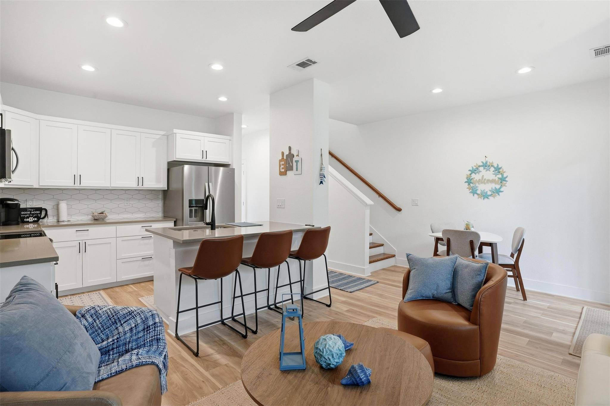 512 Palmer DR, Point Venture, TX 78645