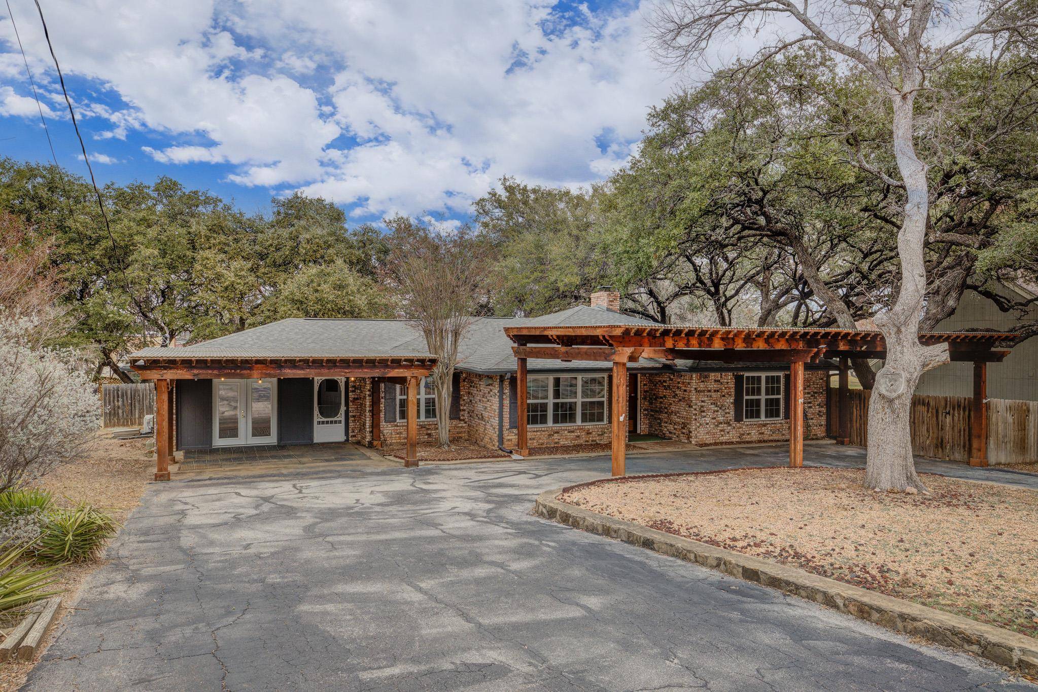 5303 Shady Oaks CIR #B, Kingsland, TX 78639