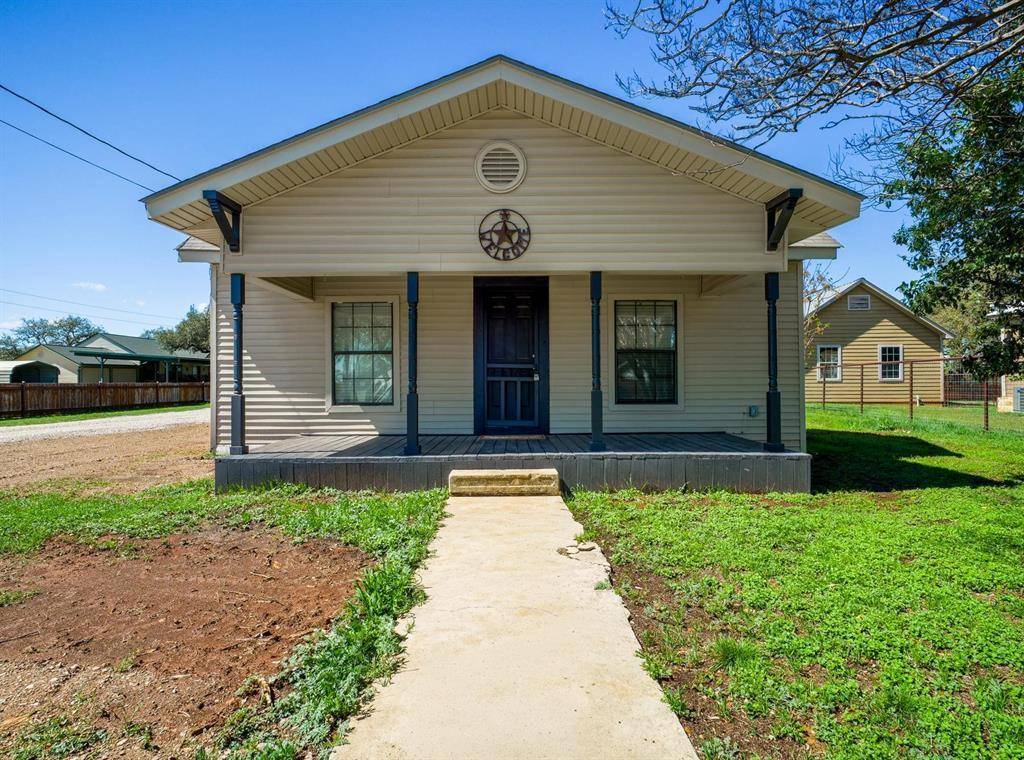 103 N Avenue Q Ave, Johnson City, TX 78636