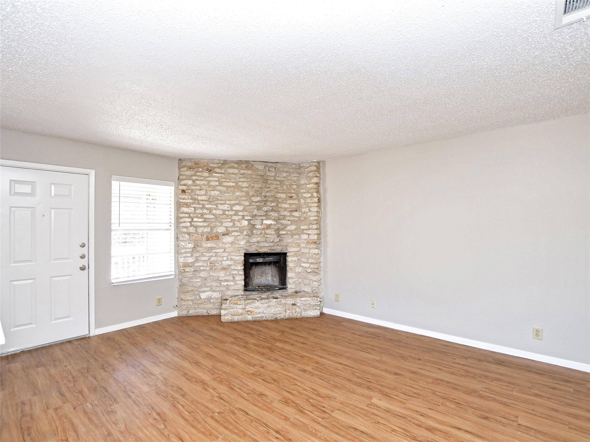 301 Algerita DR #D, Georgetown, TX 78628