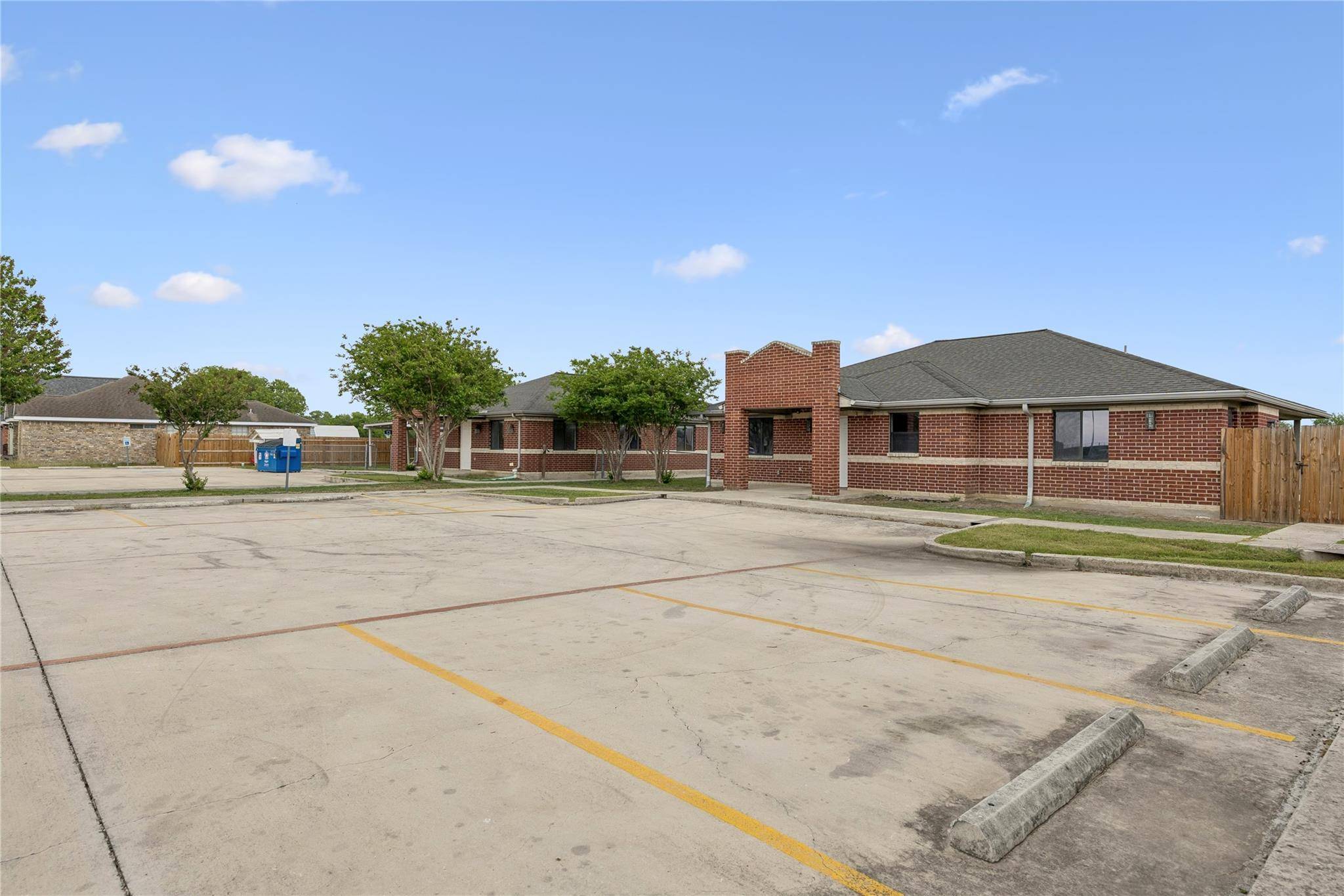 1024 S Guadalupe ST, Lockhart, TX 78644