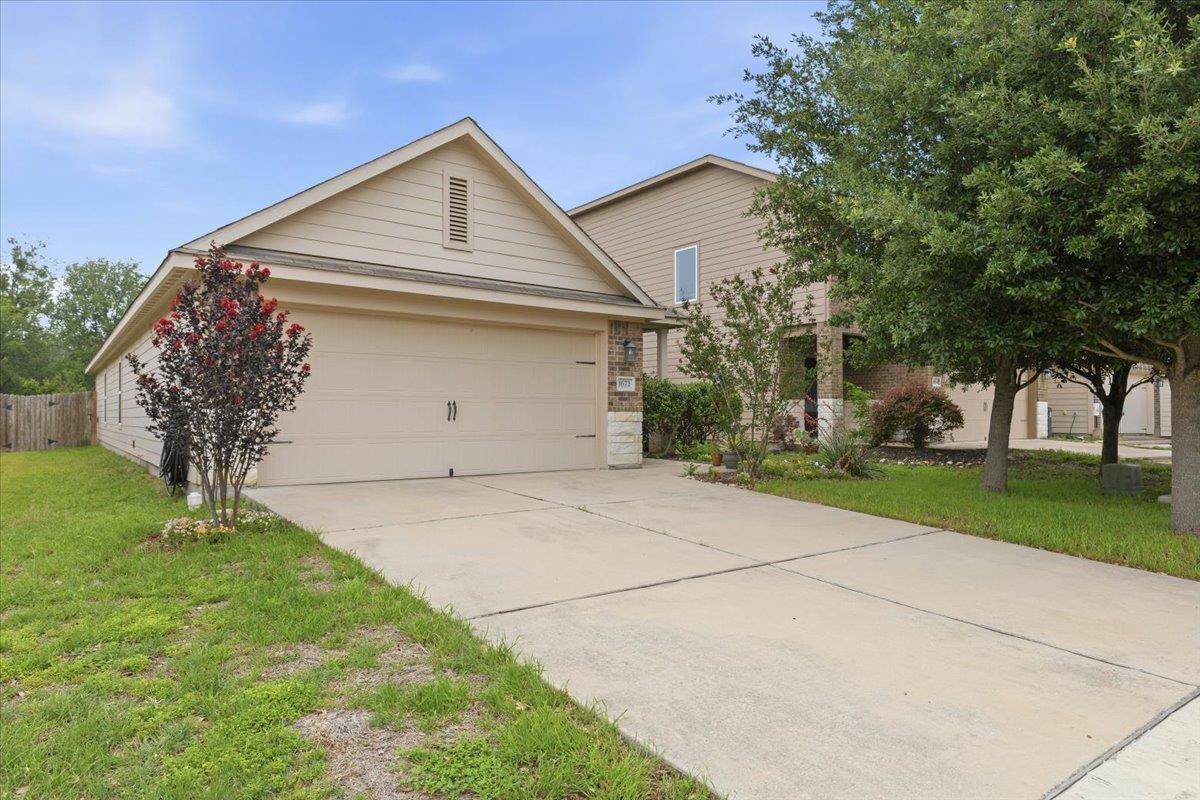 1672 Treeta TRL, Kyle, TX 78640