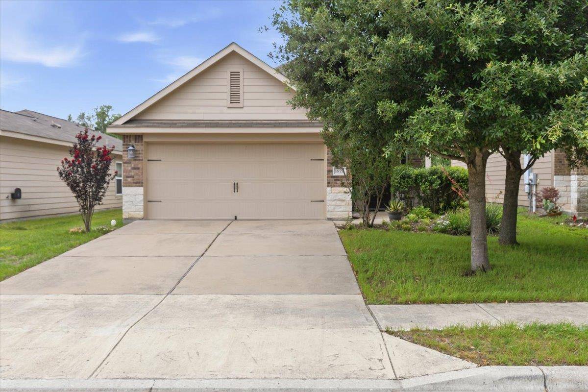 1672 Treeta TRL, Kyle, TX 78640