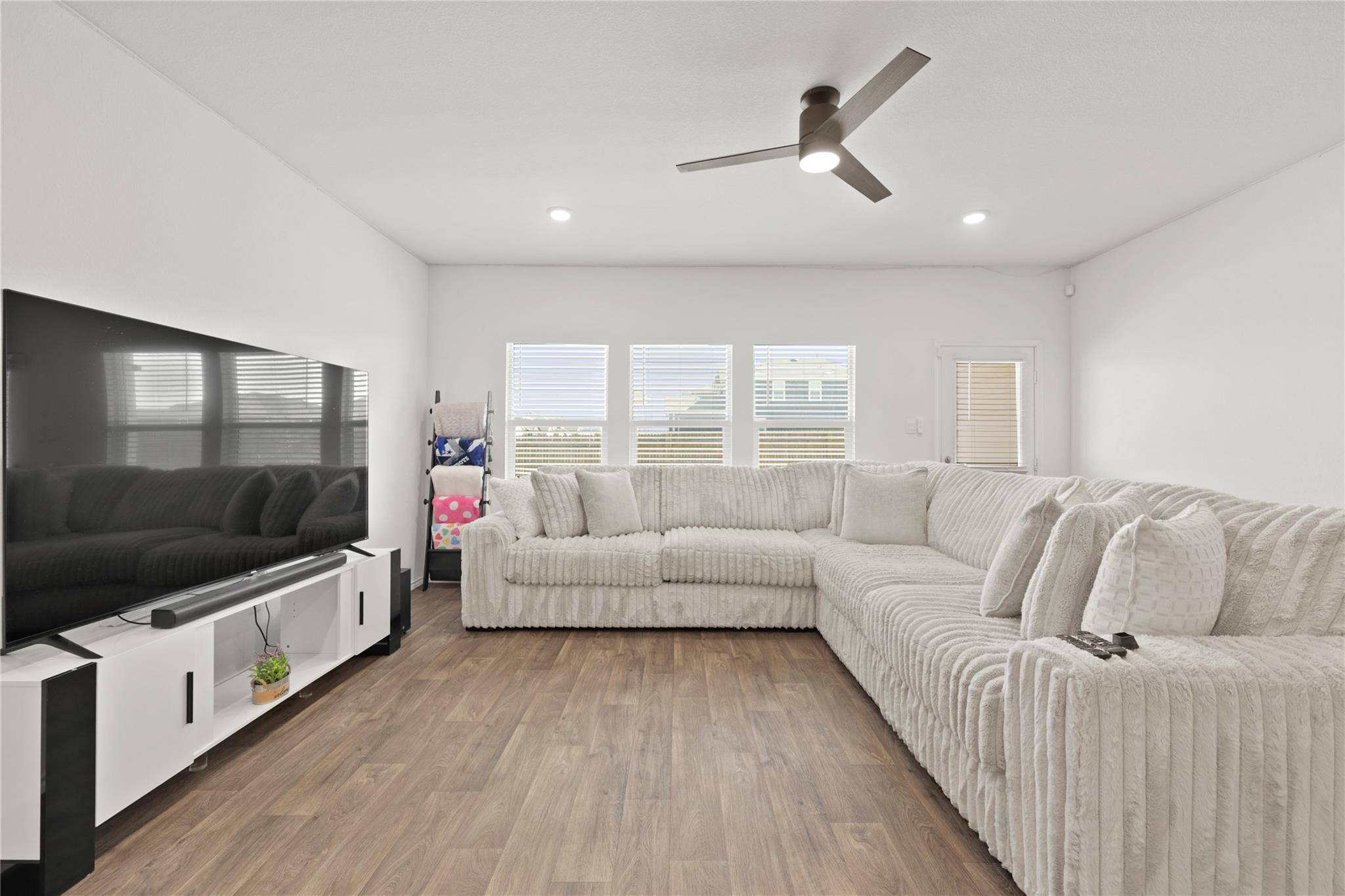 790 Arnold LOOP, Kyle, TX 78640