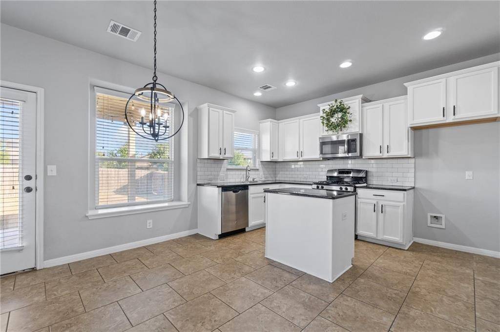170 Kingfisher LN, Kyle, TX 78640