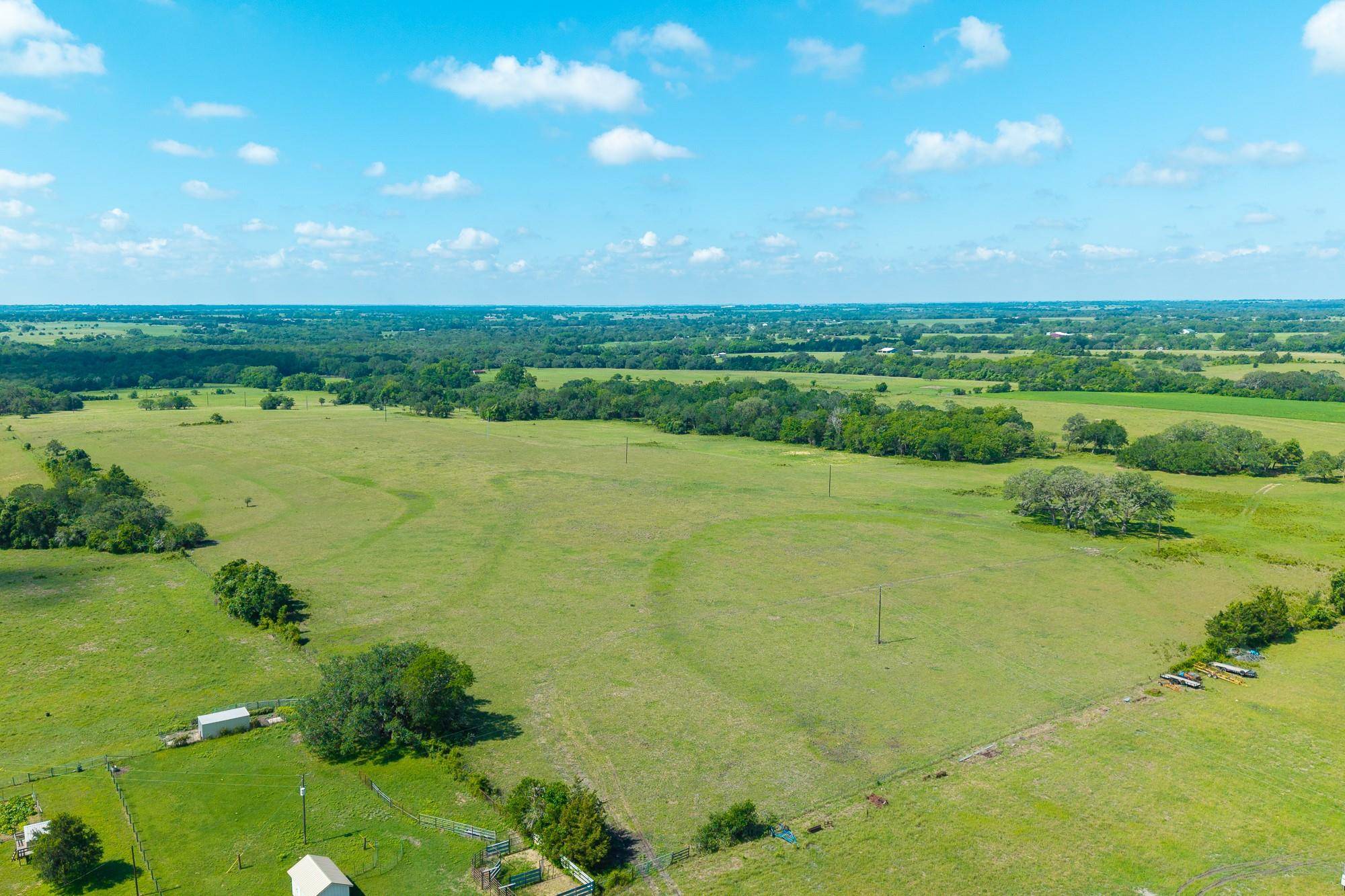 5018 Wolters RD, Schulenburg, TX 78956