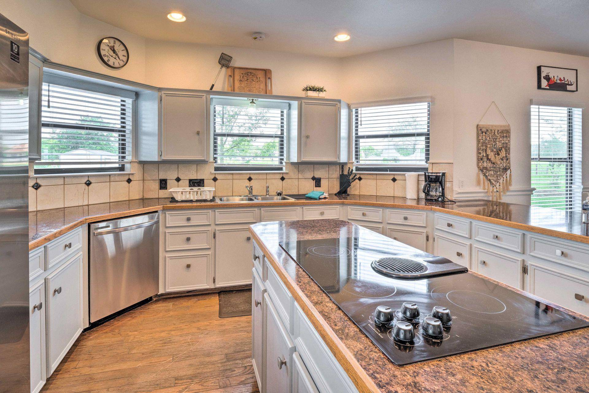 15805 Richards DR, Del Valle, TX 78617