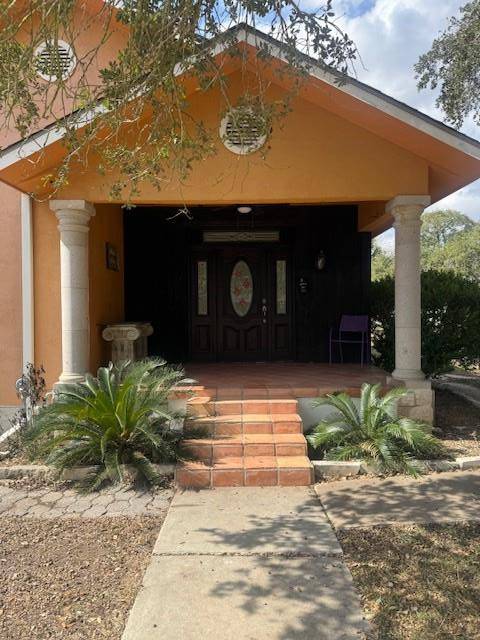 600 Pecan Ave, Luling, TX 78648