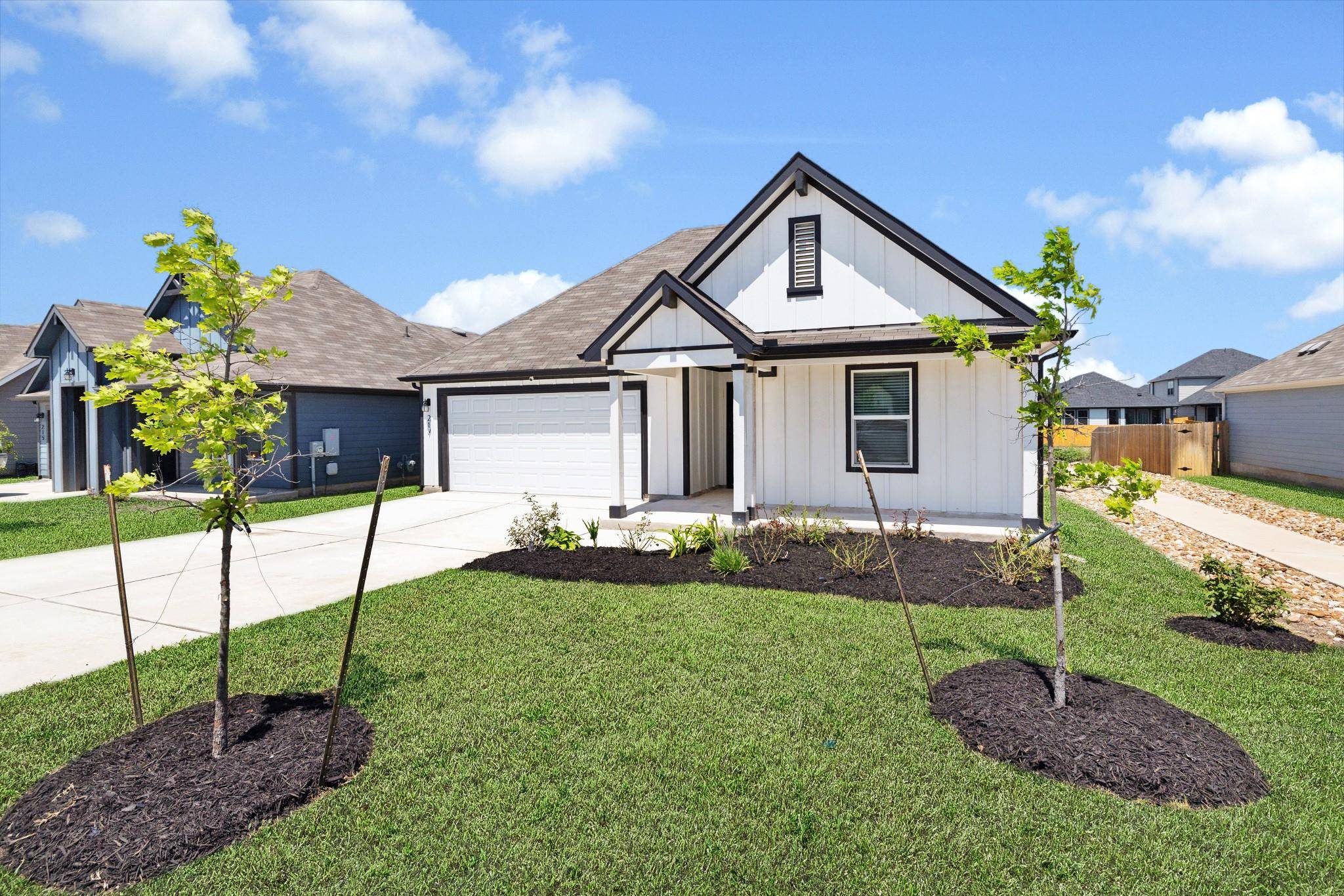 217 Sweetwater Creek LN, Hutto, TX 78634