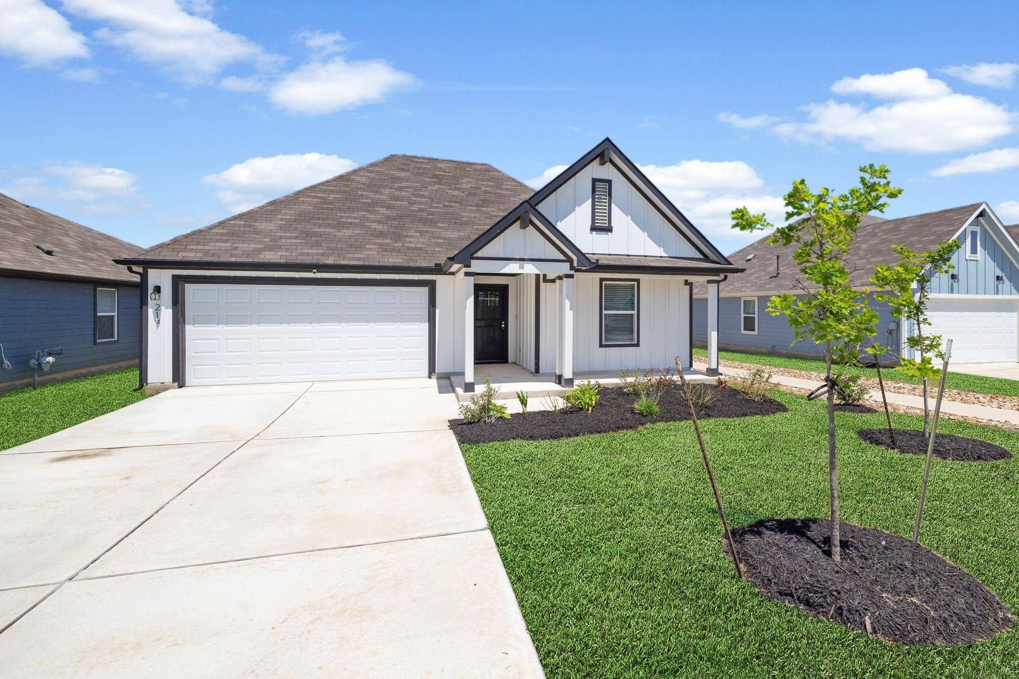 217 Sweetwater Creek LN, Hutto, TX 78634