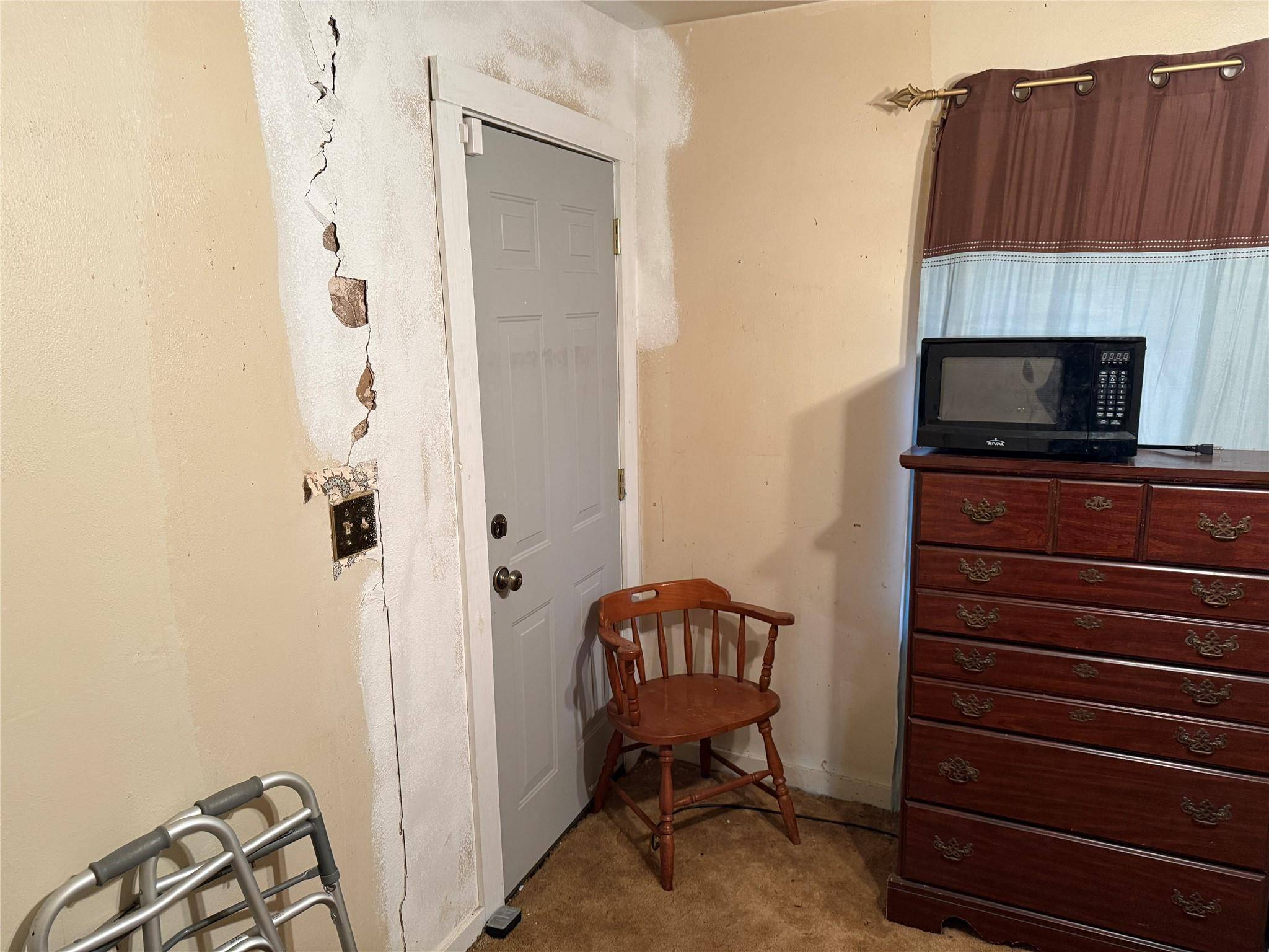 823 N Ellis ST, Giddings, TX 78942