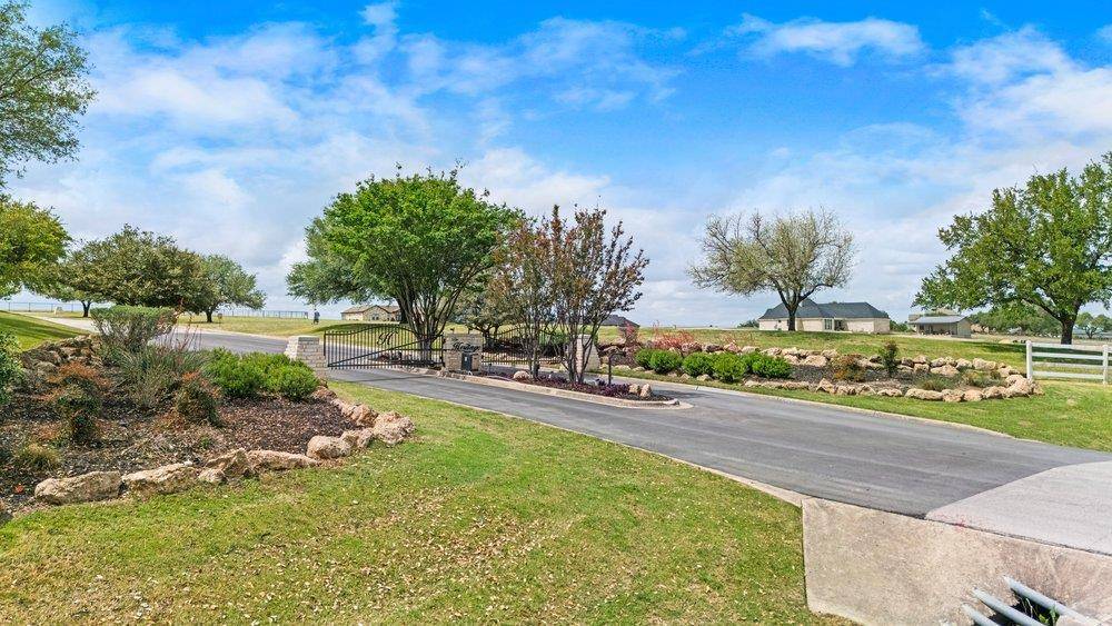 377 Heritage LOOP, Hutto, TX 78634