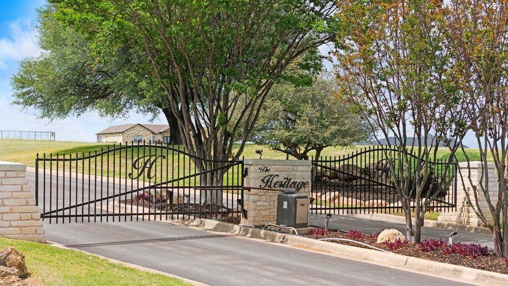 377 Heritage LOOP, Hutto, TX 78634