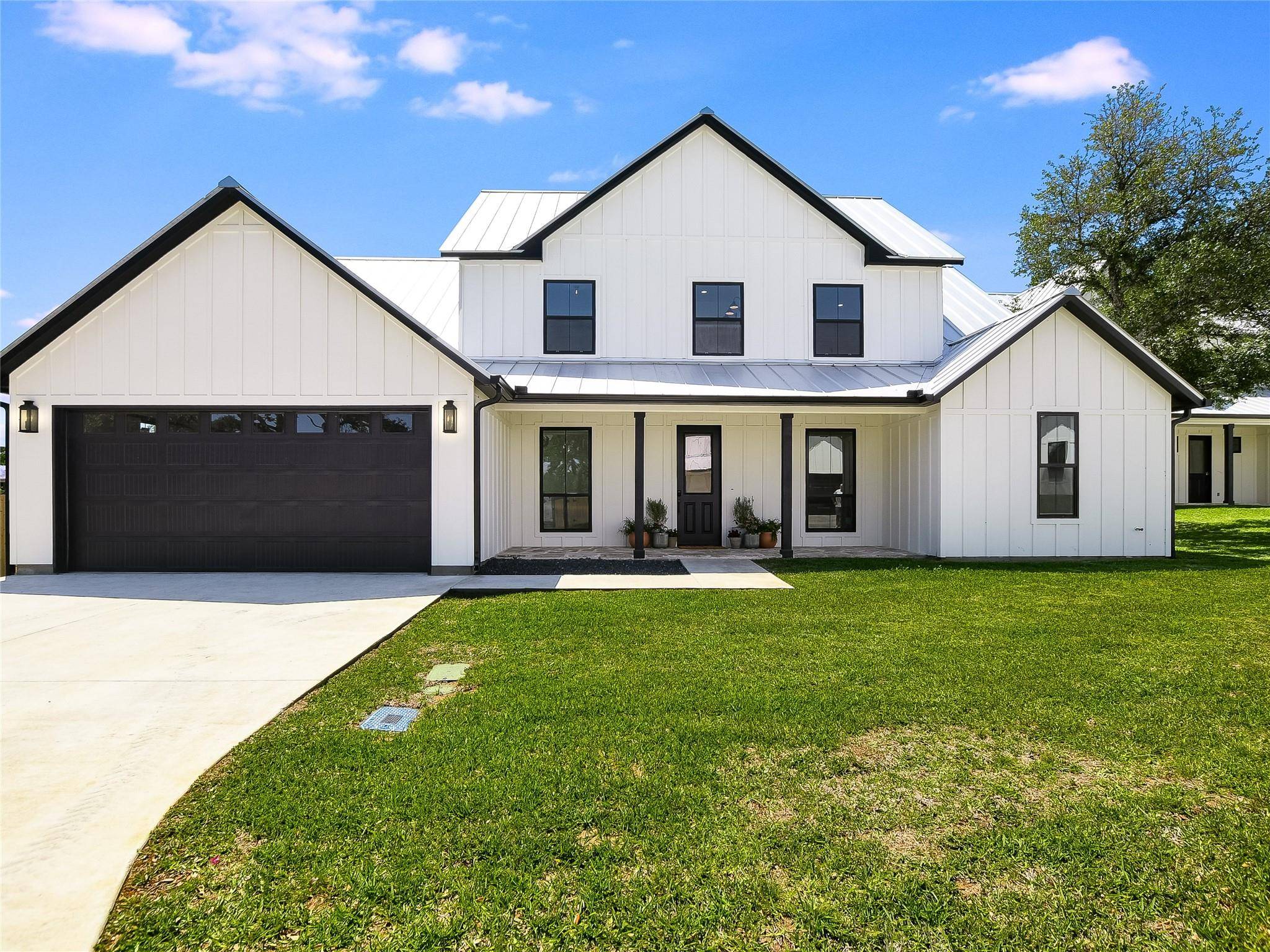 2411 Cherry LN, Kingsland, TX 78639