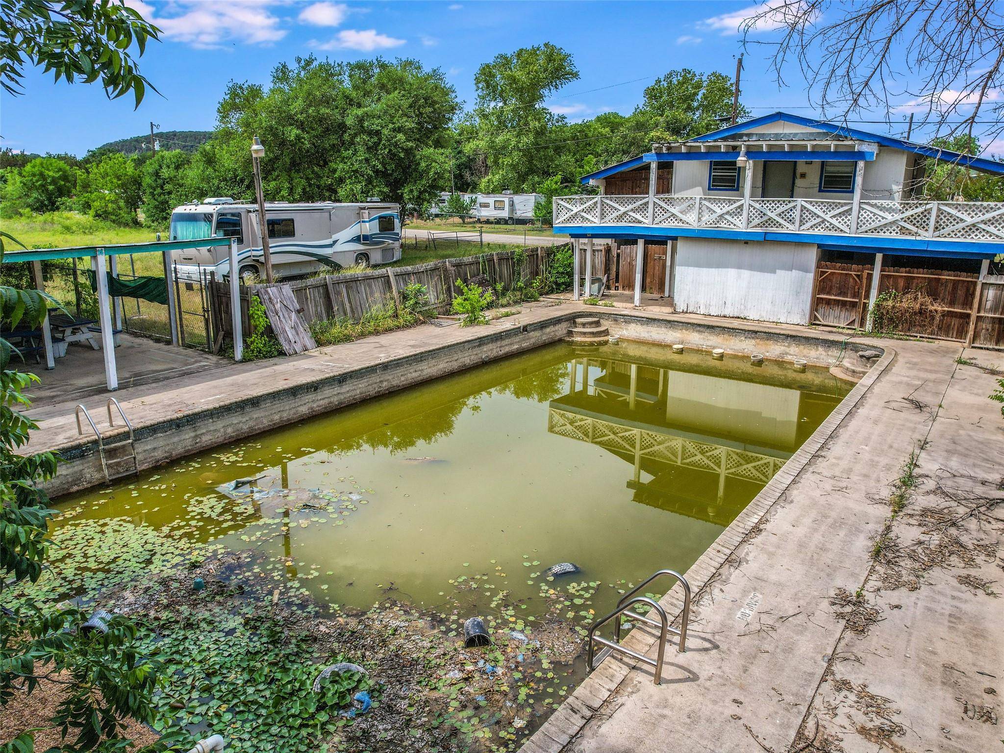 201 Oak DR, Canyon Lake, TX 78132