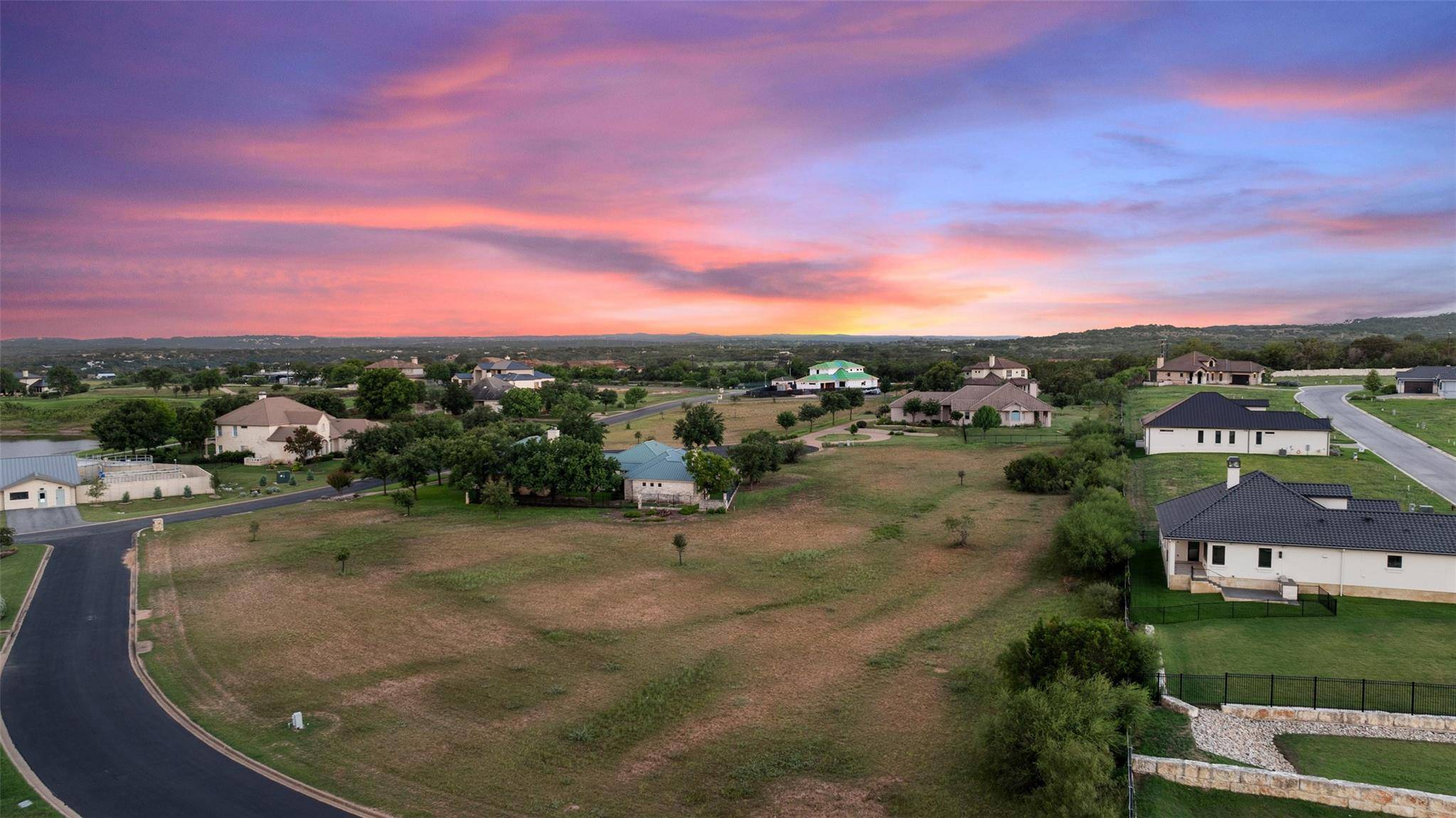 26605 Woodpecker TRL, Spicewood, TX 78669