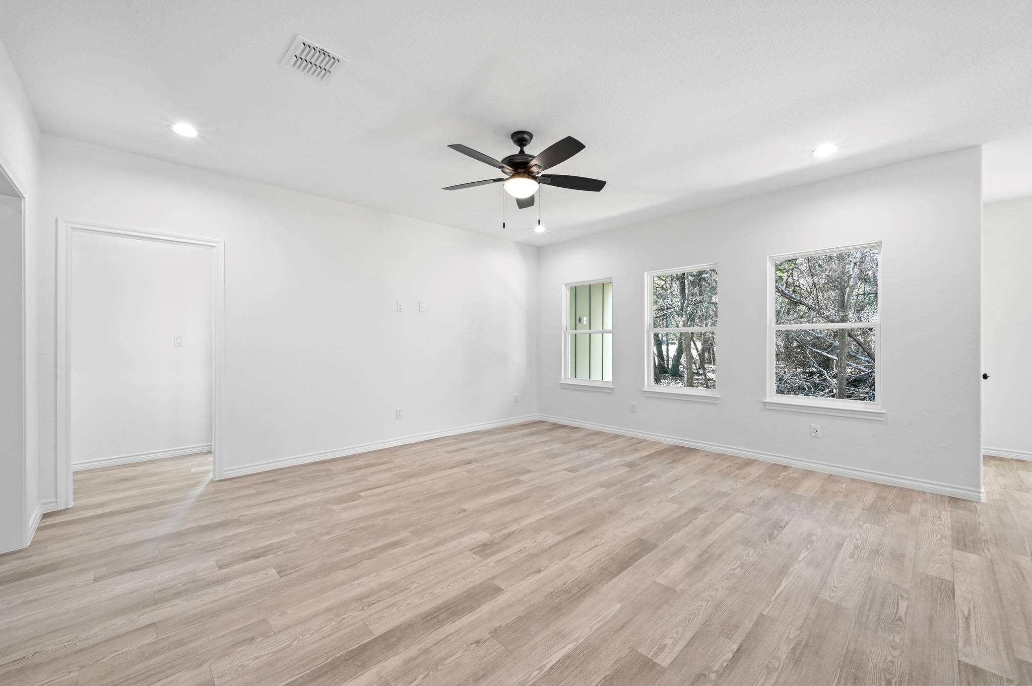 1 Happy Hollow LN, Wimberley, TX 78676