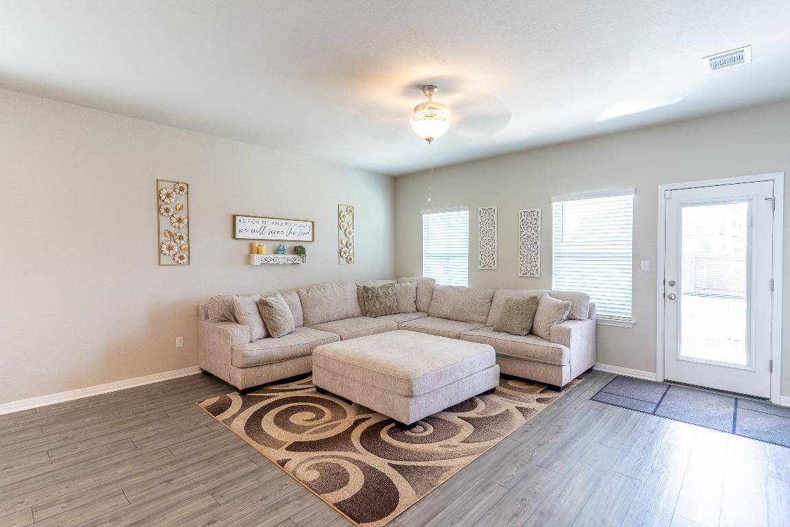 600 Loriner WAY, Liberty Hill, TX 78642