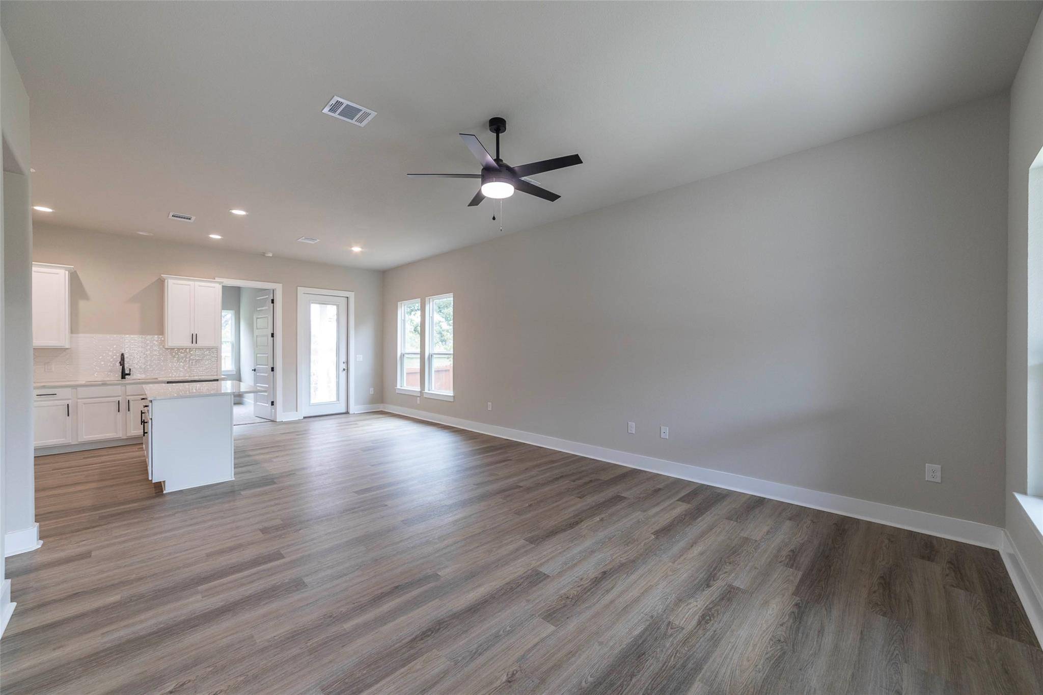 639 Magnolia LN, Cottonwood Shores, TX 78657